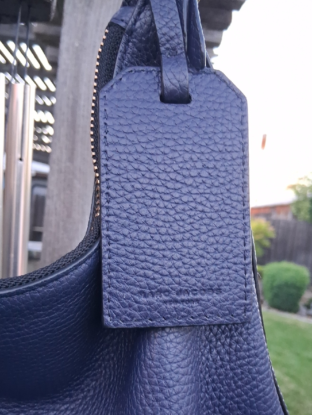 Marc Jacobs Navy Pebbled Leather Shoulder Bag with Gold Hardware - Picture 5 of 16